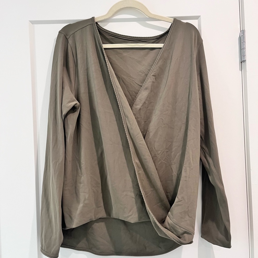 EUC Lululemon Full Freedom Long Sleeve. Green Size 12.